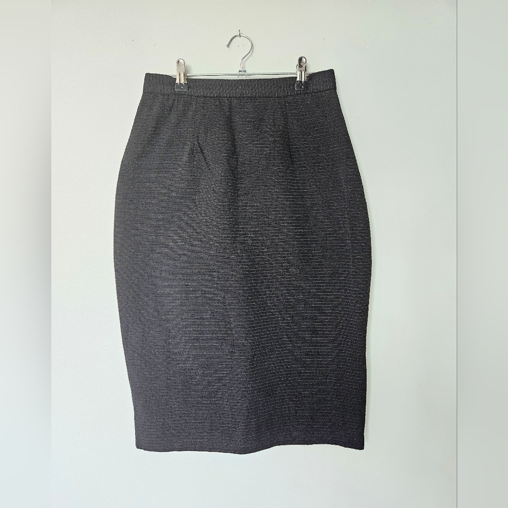 Pencil vintage black skirt made in Canada  size 7